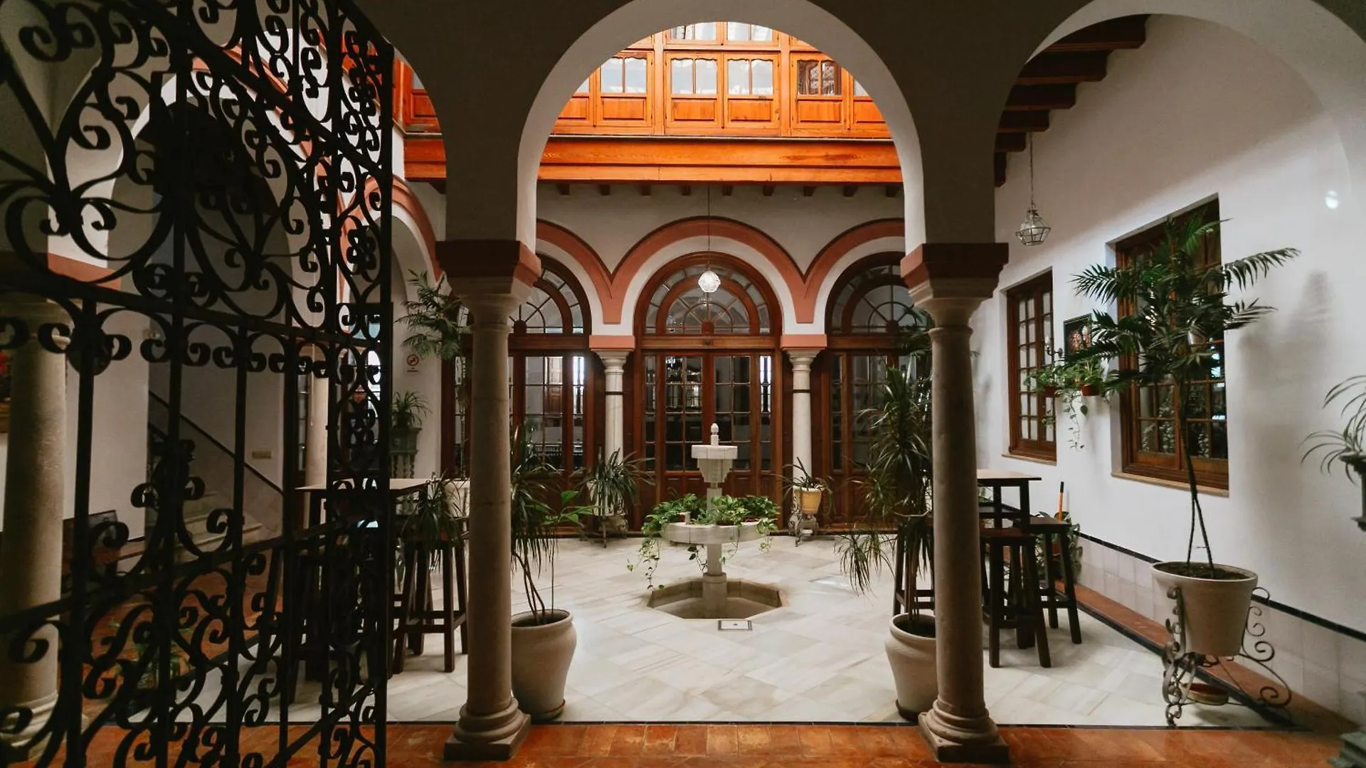 Komodo Casa Maravillas Rooms contacts